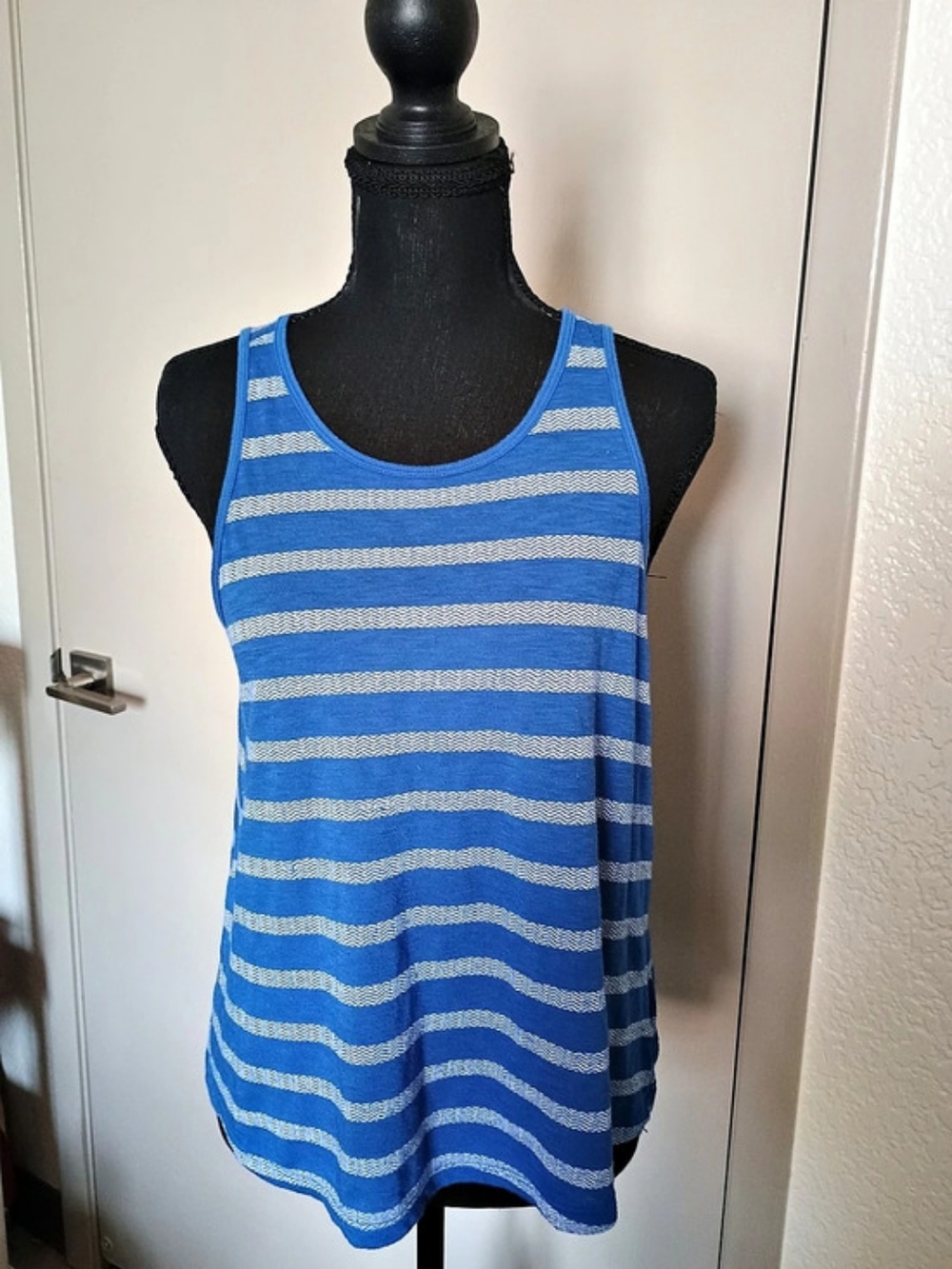Old Navy Sleeveless V-Neck Keyhole Top Blue & White Medium